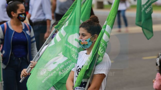 Trabajadores de ATE protestaron frente a la Casa de Giobierno por mejoras salariales