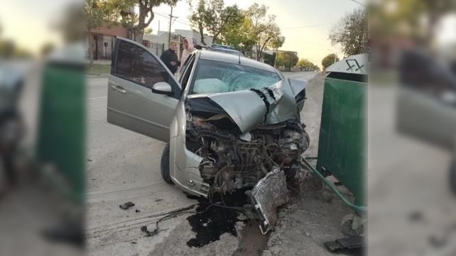 Conmoción en Timbúes: dos hermanos esperaban el colectivo y murieron al ser atropellados por un auto