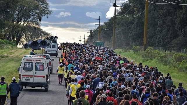 Los servidores. Acompañan a los peregrinos durante la marcha y en cada descanso la comunidad parroquial los asiste con hidratación