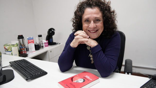 Fernanda Fernández es rosarina, abogada y contadora. Es coautora del libro 