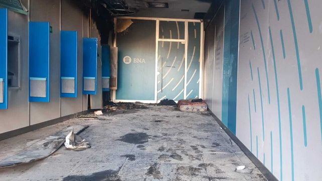 Pelea entre personas en situación de calle derivó en un incendio dentro de un cajero automático