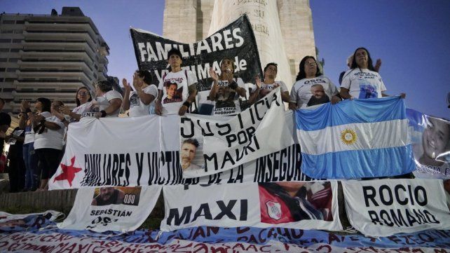 Vecinales marcharon al Monumento para exigir seguridad.