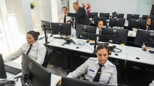 Se incorporaron 610 empleados en toda la provincia para atender llamados del 911 y monitorear cámaras de seguridad.