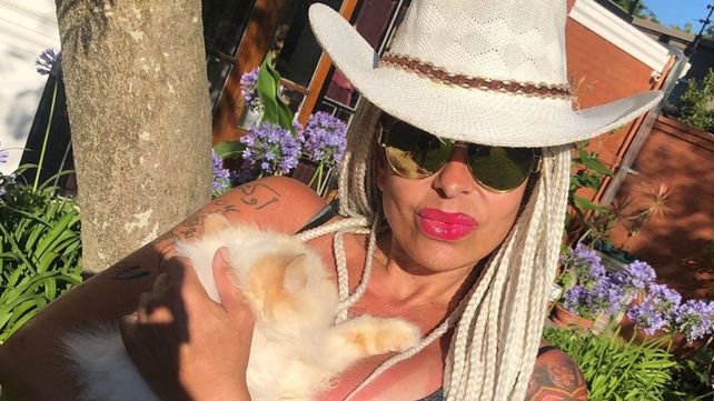 Daniela Cardone se rapó las trenzas