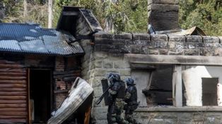Vecinos de Bariloche marchan en protesta por las ocupaciones mapuches
