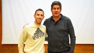 Frente a más de 500 personas, Maxi Rodriguez brindó una charla en Funes