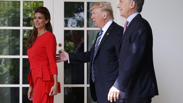 Aseguran que el vestido de Juliana Awada es igual a uno que usó la Reina Letizia
