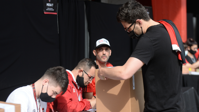 El socio concurrirá a las urnas para elegir la comisión directiva de Newells que asumirá este lunes.