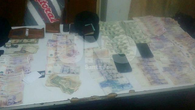 Detuvieron a tres colombianos con dólares falsos en Santo Tomé Detuvieron a tres colombianos con dólares falsos en Santo Tomé
