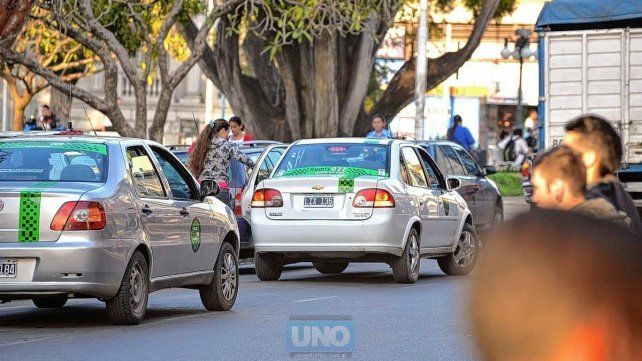 Taxis y remises adecuan sus tarifas ante la inflación.