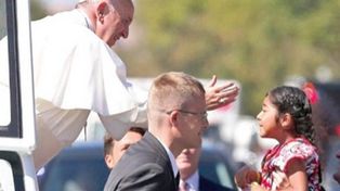 Un grupo organizó durante un año la escena de la nena con el Papa en Washington