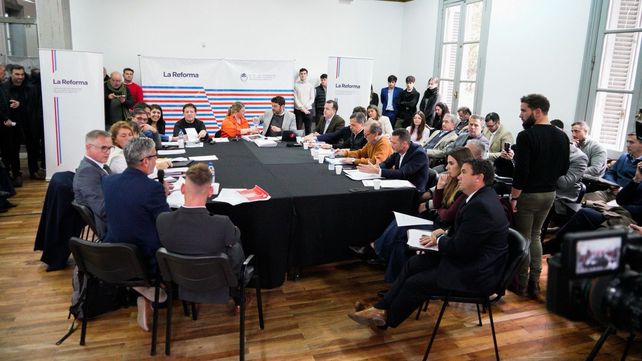 La comisión que aborda la autonomía municipal debutó en Rosario.