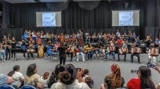 La Orquesta Infanto Juveniles despide el año con una peña en La Casa de la Cultura.