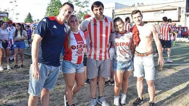 Todo el color de la gente de Unión para el partido ante Defensa en el 15 de Abril Todo el color de la gente de Unión para el partido ante Defensa en el 15 de Abril