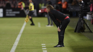 El técnico leproso se fue muy disconforme con la actuación de su equipo.