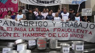 Las organizaciones sociales concentraron en las puertas de la Bolsa de Comercio.