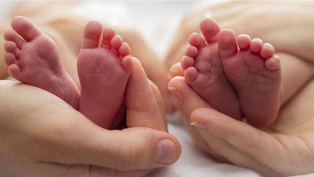 Una mujer dio a luz a un gemelo en 2021 y al otro en 2022