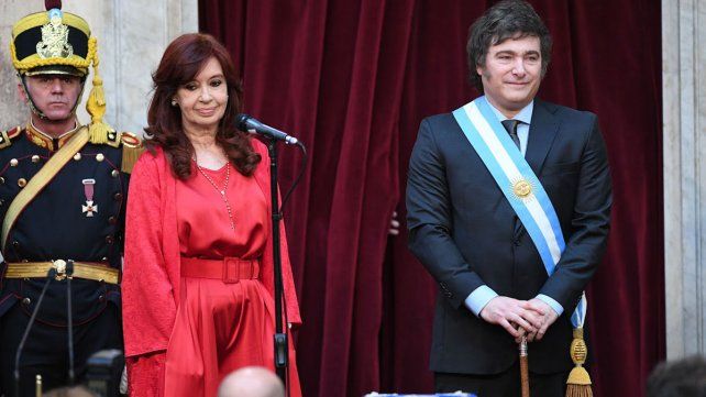 Cristina Fernández difundió un documento de 33 páginas con críticas al plan económico de Javier Milei.