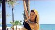 la irresistible eva anderson deslumbro en las playas espanolas con un estilo baywatch