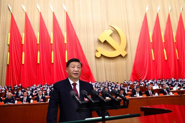 Xi Jinping durante su discurso de inauguraci&oacute;n del 20&ordm; Congreso del PCCH, la semana pasada. El presidente y titular del partido confirm&oacute; su poder por otro cinco a&ntilde;os y casi seguramente de manera vitalicia.&nbsp;