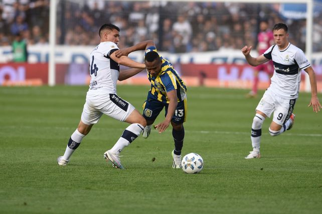 En La Plata, el canalla se puso en ventaja frente a Gimnasia, pero no supo defenderla. Terminó perdiendo 2-1.