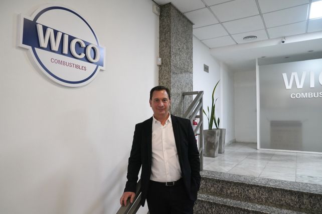 El empresario Fernando Riccomi en las oficinas céntricas de la refinería en Rosario.