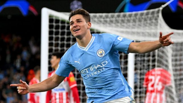 Julián Álvarez no para de sumar títulos a su enorme carrera futbolística que está realizando-