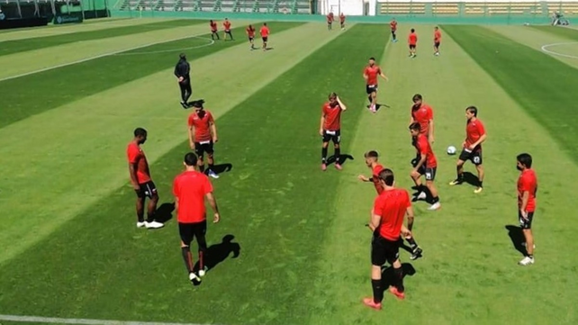 Colón puso manos a la obra con la mira en Independiente