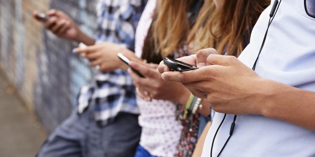 Alerta. Niños y adolescentes acceden sin líimites a las redes sociales y eso trae secuelas físicas y psíquicas