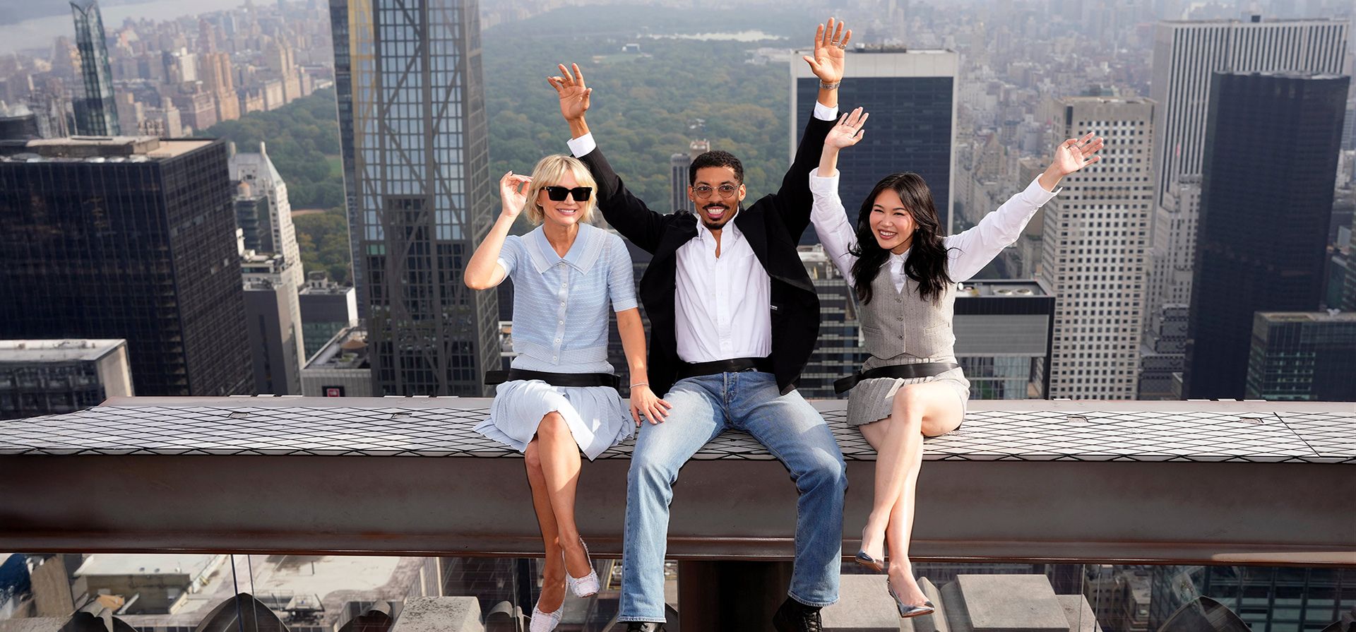 Chelsea Frei (de izquierda a derecha), Melvin Gregg y Ramona Young participan en una sesión de fotos para la serie de televisión 