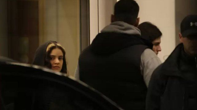 Rosalía llegó a la Argentina: vuelo íntimo y fuerte operativo de seguridad