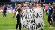 Gio Lo Celso desafió a la Fifa con una bandera: Las Malvinas son argentinas