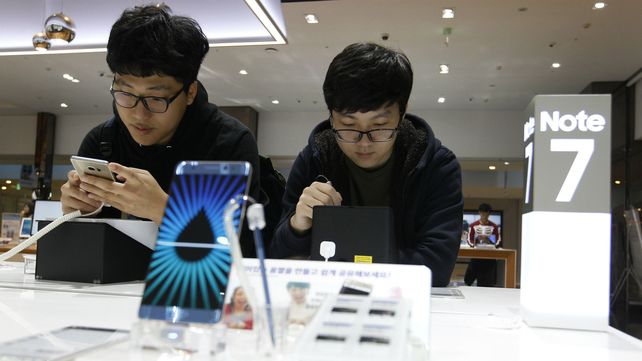 Samsung retiró de la venta el Galaxy Note 7 y aconsejó a sus usuarios que los apaguen