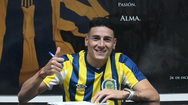 Puso la firma. Mauricio Martínez volvió a ponerse la camiseta de Central y es el tercer refuerzo para Miguel Russo.