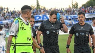 Así fue como un hincha de Godoy Cruz menor de edad agredió al juez de línea
