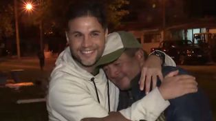 El emotivo reencuentro del joven y el cartonero que se hicieron virales