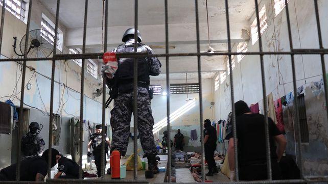 Trasladaron a la cárcel de Las Flores a 25 detenidos que estaban en la Alcaidía de Rafaela 