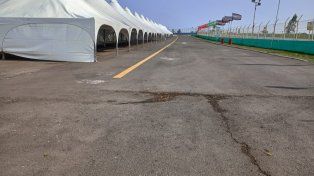 La calle de boxes del autódromo de Paraná.