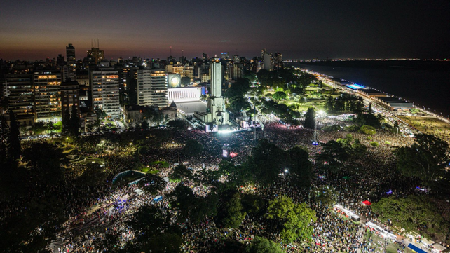 Así se veía zona del parque nacional a la Bandera con el Momento de fondo en pleno show de Fito Páez
