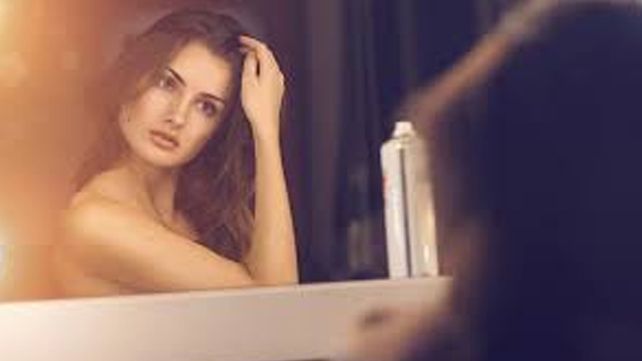 ¿Por qué mirarte desnudo frente al espejo puede salvarte la vida?