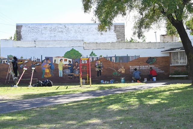 El mural se inaugurará este sábado en la plaza Miguel Ángel Lorenzini
