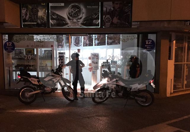 Detuvieron a un adolescente que robó un local en plena peatonal santafesina