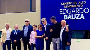 Edgardo Bauza y su familia durante el homenaje que le hizo Liga de Quito.&nbsp;