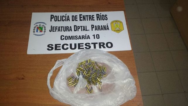 Balaceras. En el allanamiento de hoy se incautaron 81 proyectiles calibre 22.&nbsp;