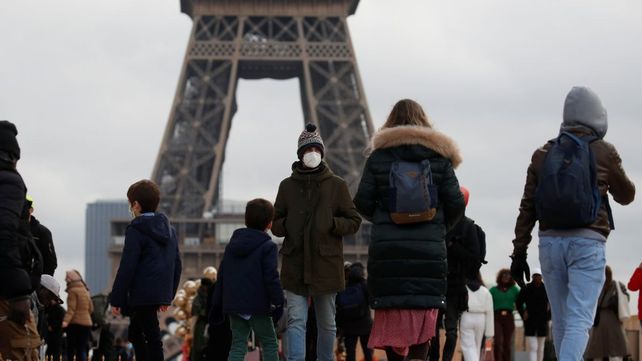 El barbijo volvió a ser obligatorio en París y Lyon