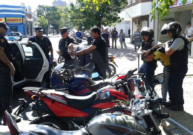 Ladrones aprehendidos en la joyería