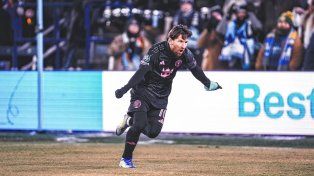 Messi debutó oficialmente en el año con un gol y una victoria