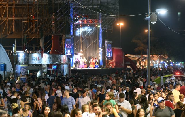 Otros tiempos. El a&ntilde;o pasado la Fiesta de Colectividades volvi&oacute; a congregar a una multitud.