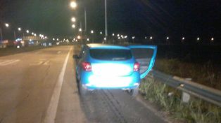 Un hombre fue hospitalizado tras chocar un ternero con su auto