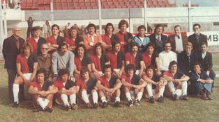 Un plantel inolvidable, el de Juan Carlos Montes del 74. Después de coronarse en Arroyito, volvió a jugar frente a Central en México tres semanas después, toda una rareza.&nbsp;